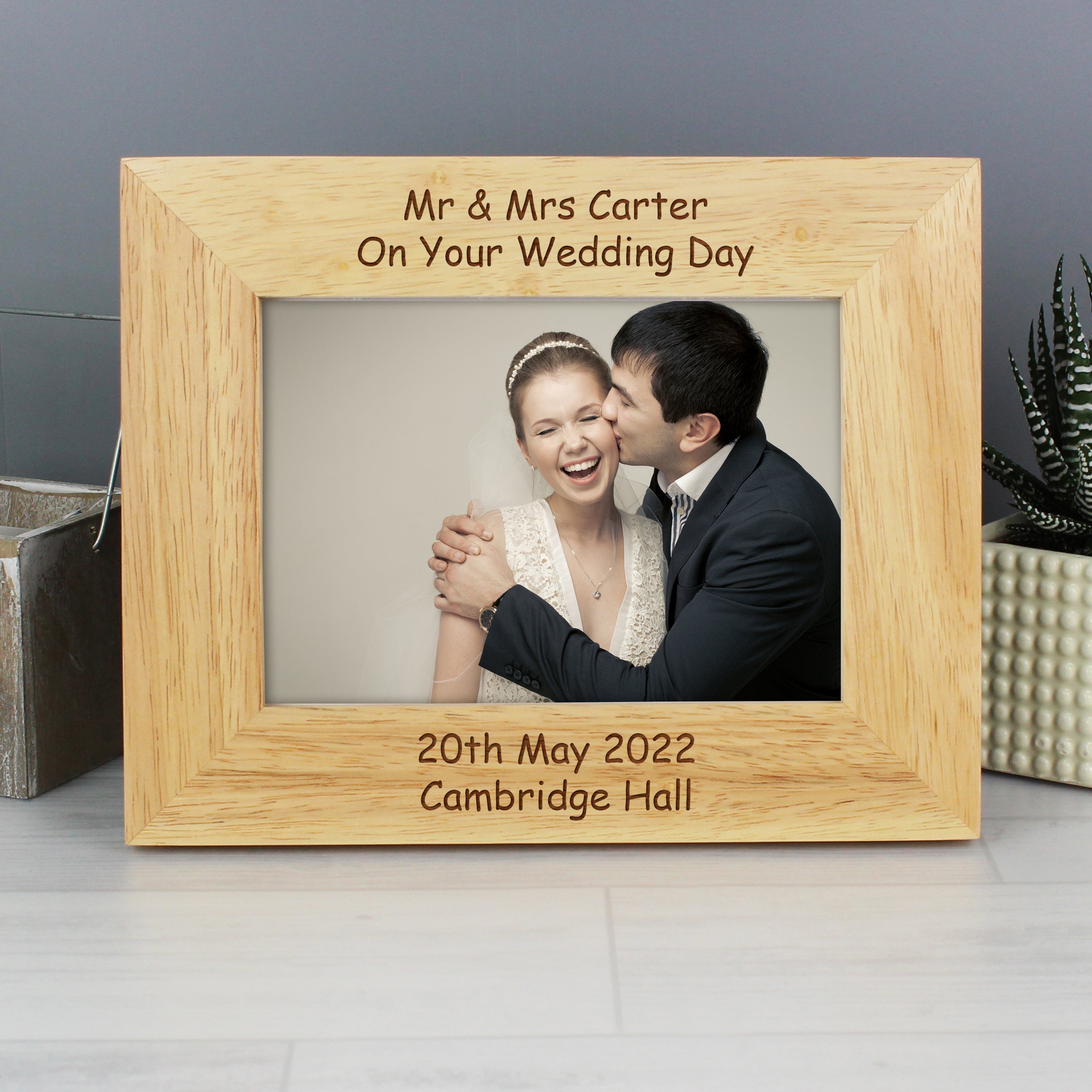 Personalised Landscape 5x7 Landscape Oak Finish Photo Frame